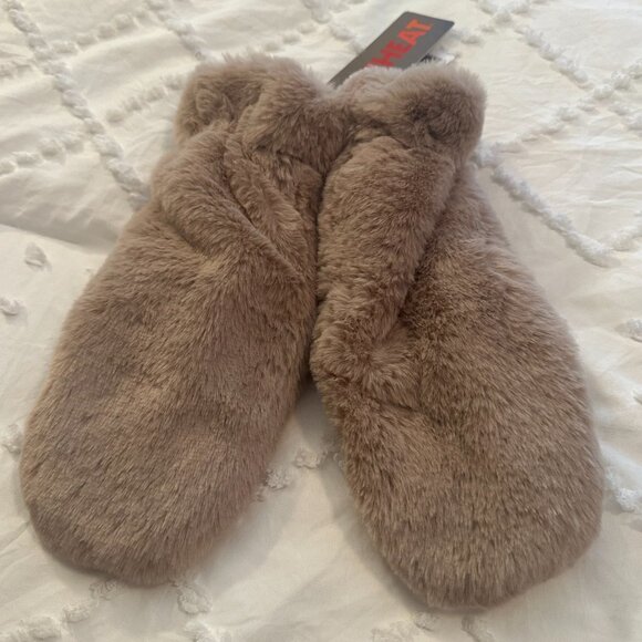 32 Degrees HEAT Fuzzy Mittens – Light Taupe – NWT – One Size - Picture 2 of 5